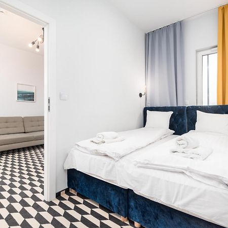 Prymasa Tysiaclecia 83A C - D By Homeprime Warsaw Exterior photo